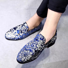 Men Classic Embroidery Loafers
