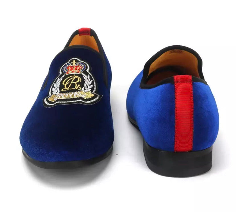Men Embroidery Crown Loafers